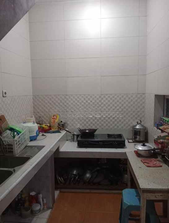 dijual rumah kutisari indah