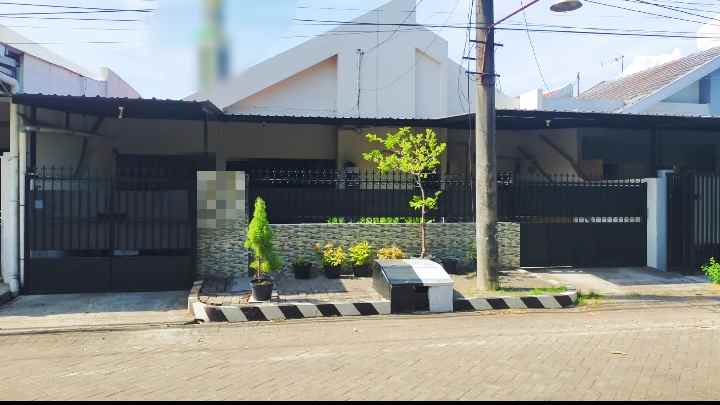 dijual rumah kutisari indah