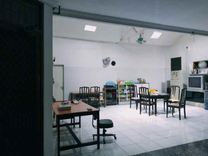 dijual rumah kutisari indah