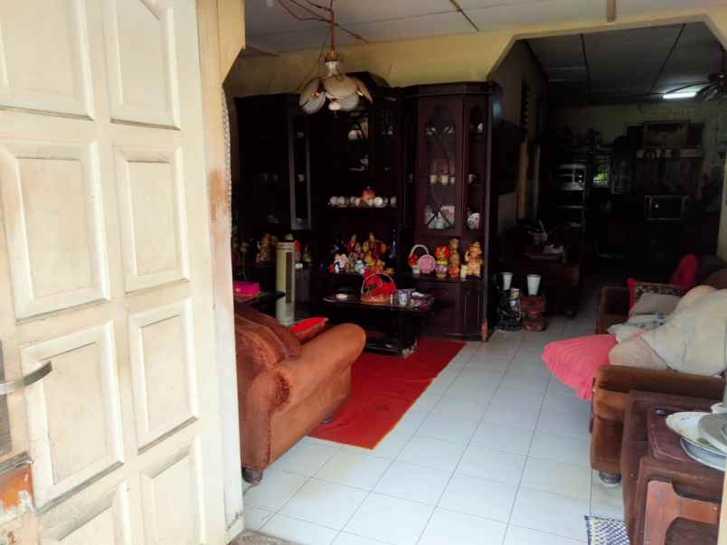 dijual rumah lama kawasan ciputat