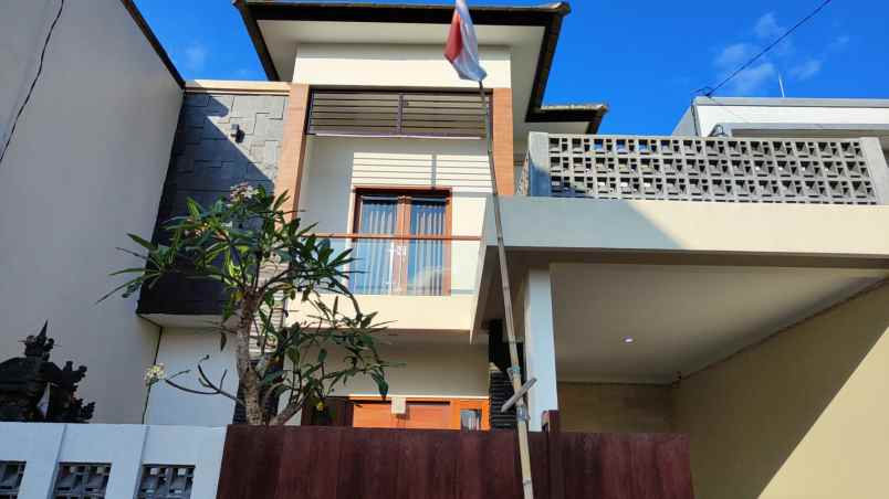 dijual rumah lantai 2 di kawasan denpasar selatan