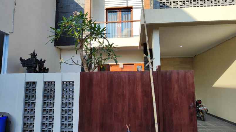 dijual rumah lantai 2 di kawasan denpasar selatan