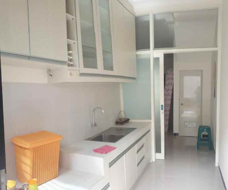 dijual rumah lebak indah