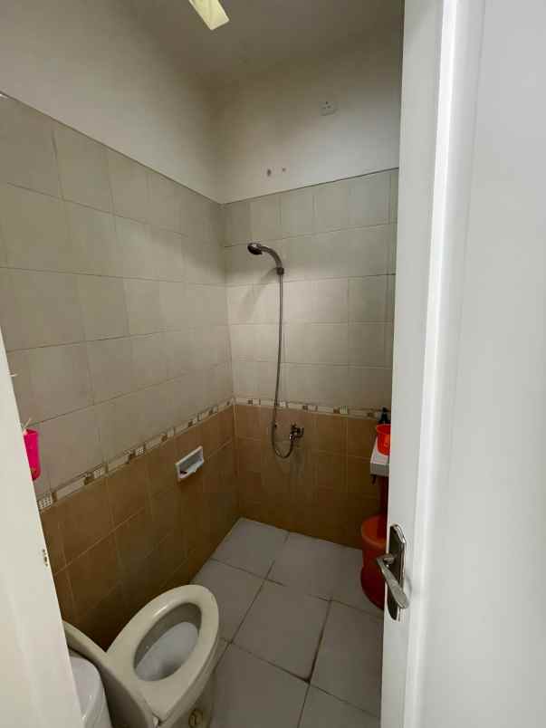 dijual rumah legoso pisangan ciputat