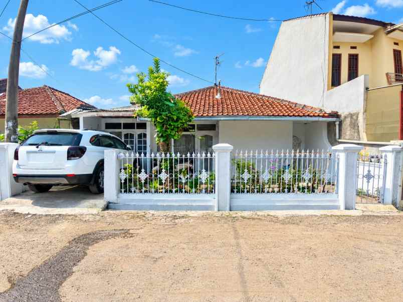 dijual rumah lokasi bina asih sentosa