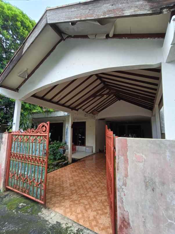 dijual rumah lokasi strategis