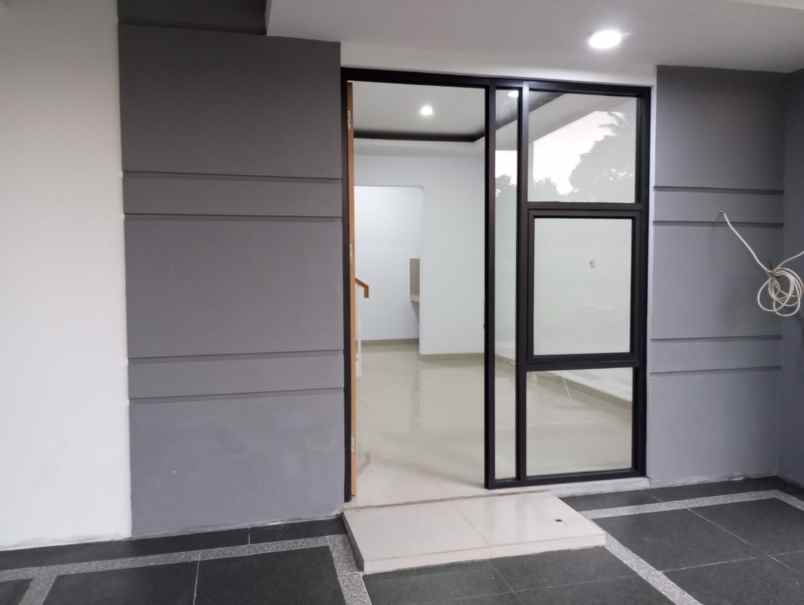 dijual rumah lokasi strategis hanya 200