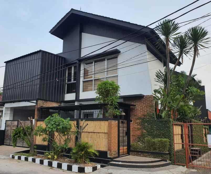 dijual rumah lux di margahayu raya