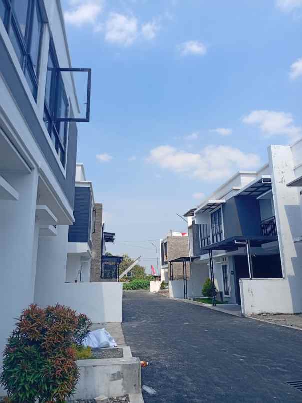 dijual rumah maguwoharjo depok sleman