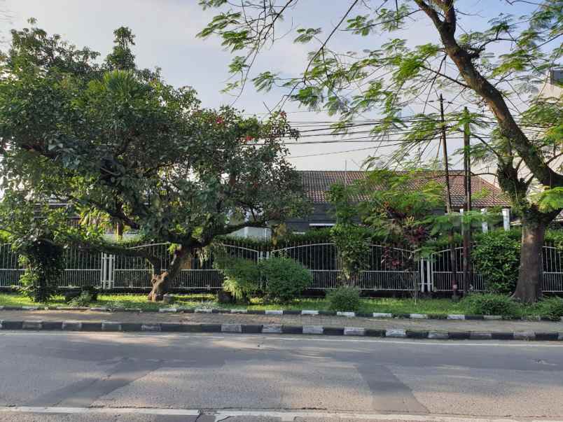 dijual rumah mainroad arcamanik endah