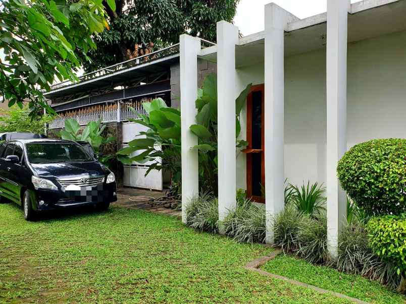 dijual rumah mainroad arcamanik endah