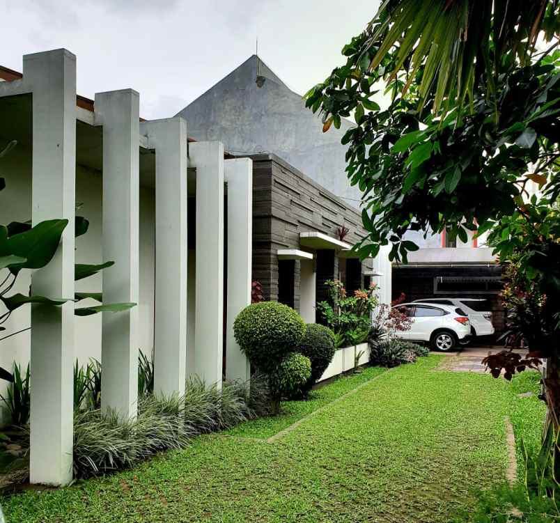 dijual rumah mainroad arcamanik endah