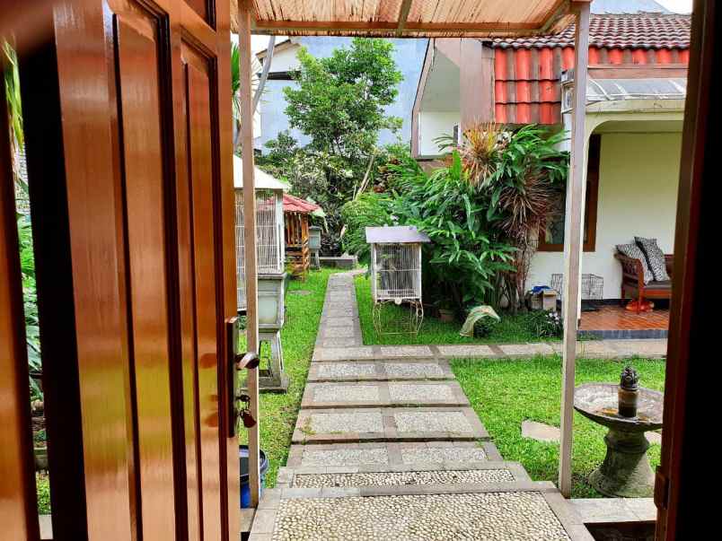 dijual rumah mainroad arcamanik endah