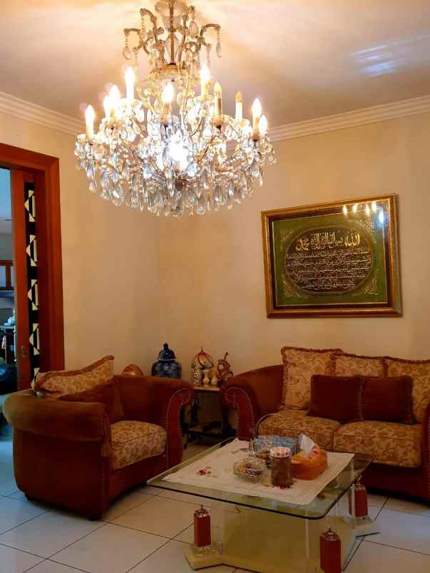 dijual rumah mainroad arcamanik endah