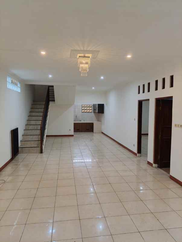 dijual rumah mainroad ciganitri logam