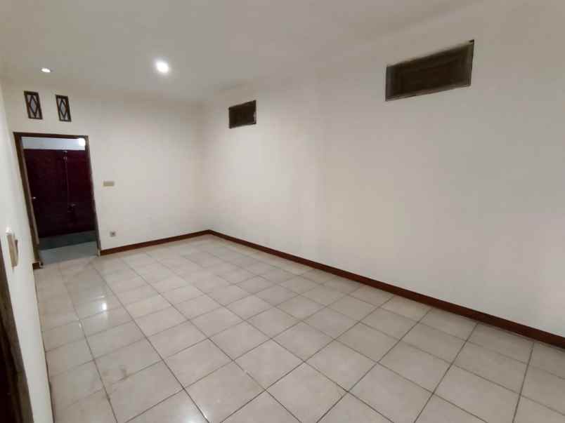 dijual rumah mainroad ciganitri logam