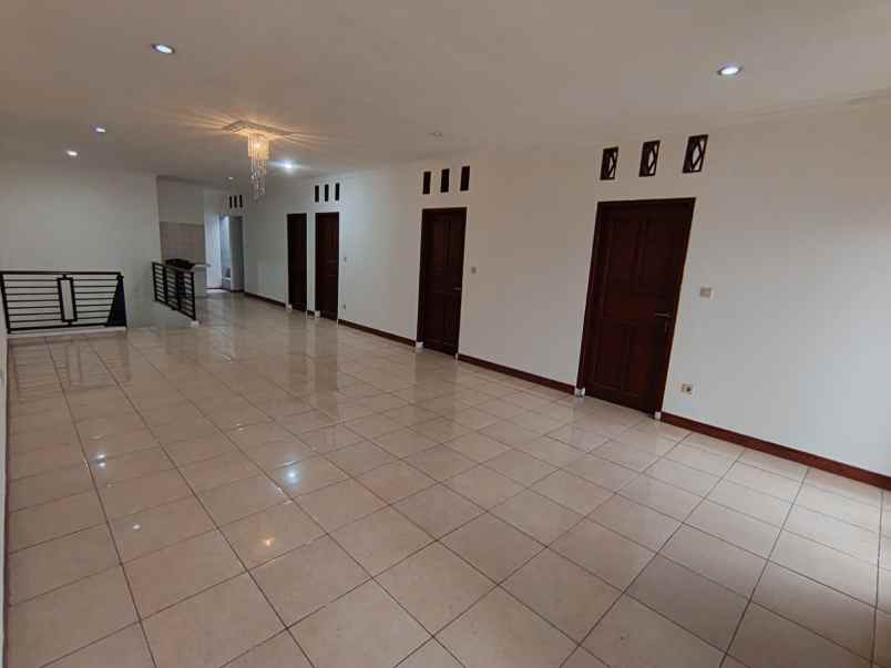 dijual rumah mainroad ciganitri logam