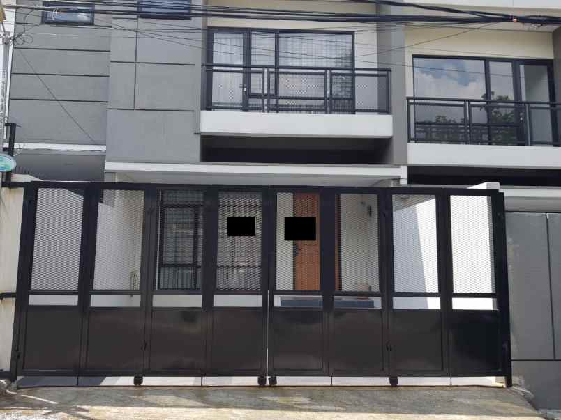 dijual rumah mansion griya karunia