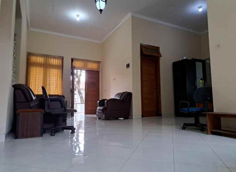 dijual rumah mantirejon