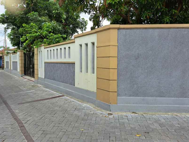 dijual rumah mantirejon