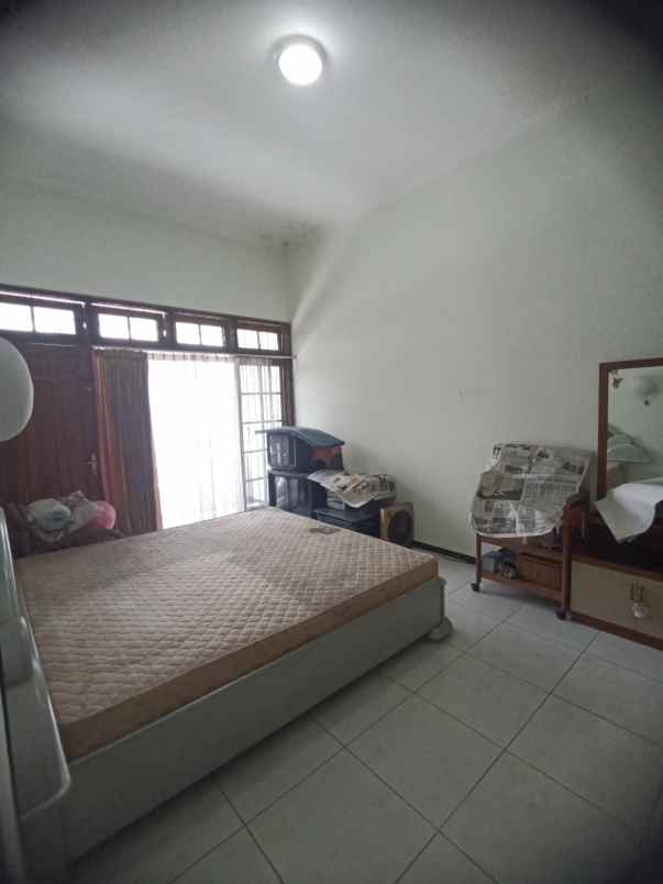 dijual rumah manyar