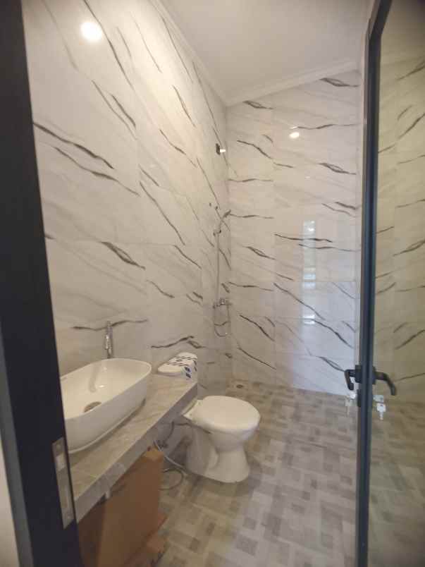 dijual rumah manyar jaya