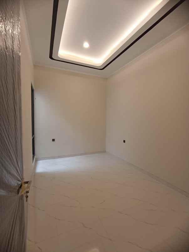 dijual rumah manyar jaya