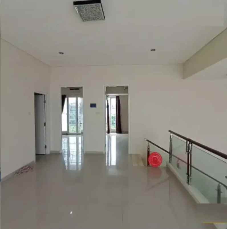 dijual rumah manyar jaya praja