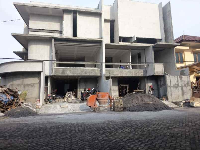 dijual rumah manyar kertoadi