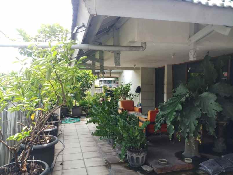 dijual rumah manyar rejo