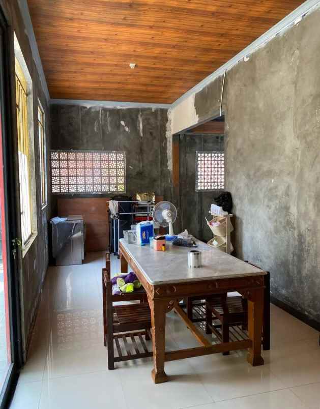dijual rumah manyaran
