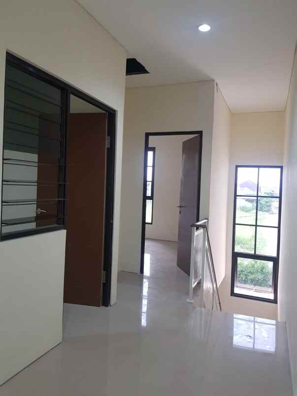 dijual rumah medokan