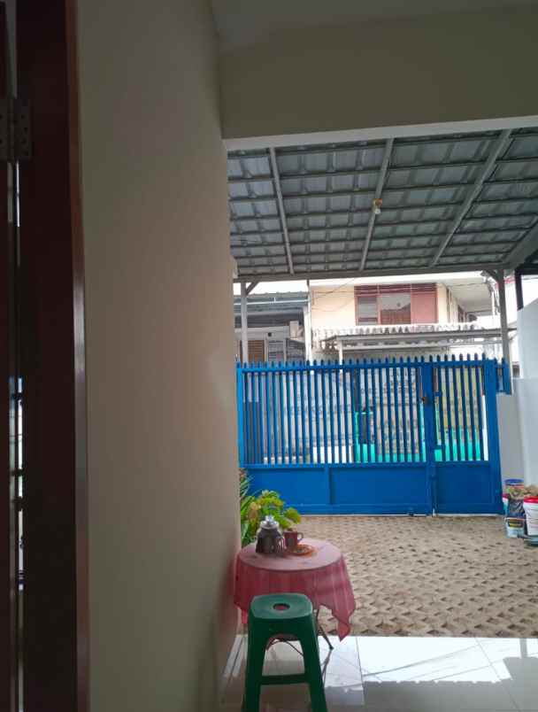dijual rumah meruya utara