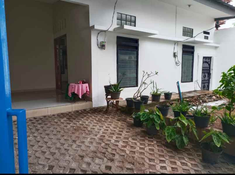 dijual rumah meruya utara