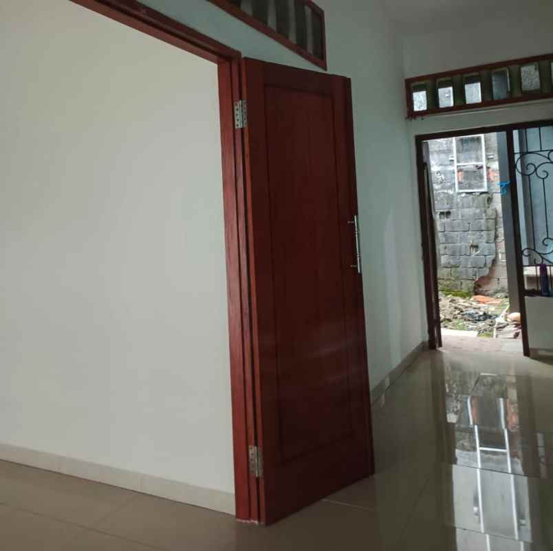 dijual rumah meruya utara