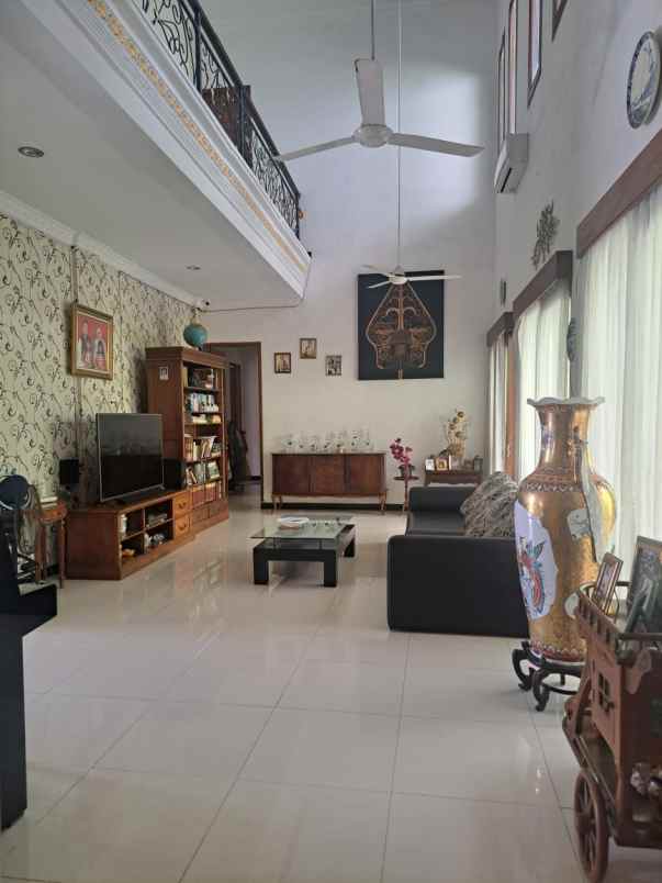 dijual rumah mewah 2lt puputan renon denpasar