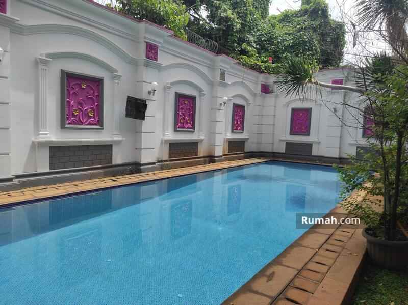 dijual rumah mewah swimming pool di kemang