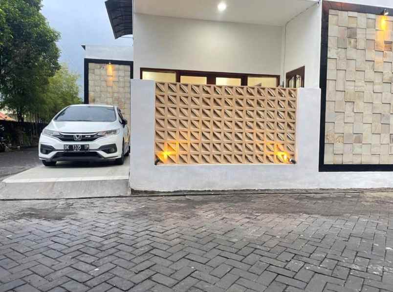 dijual rumah monang maning