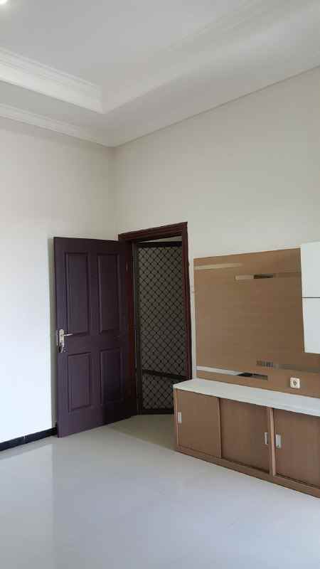 dijual rumah mulyosari prima