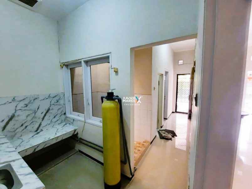 dijual rumah mulyosari prima