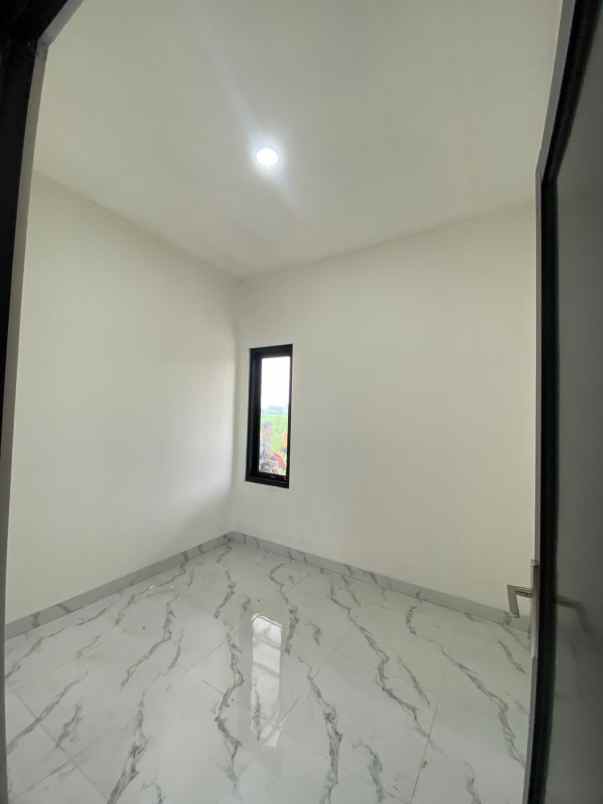 dijual rumah ngentak