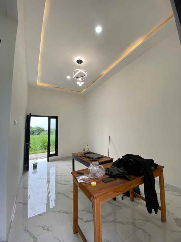 dijual rumah ngentak