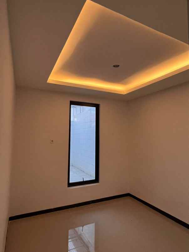 dijual rumah nginden intan timur