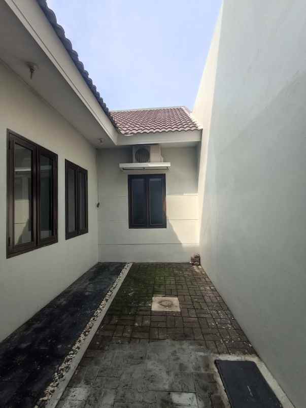 dijual rumah nirwana eksekutif