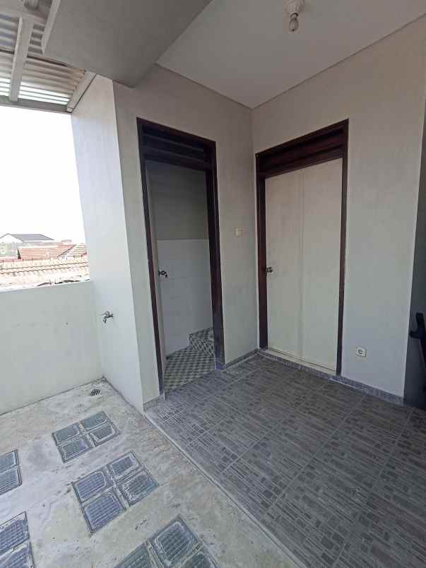 dijual rumah nirwana eksekutif