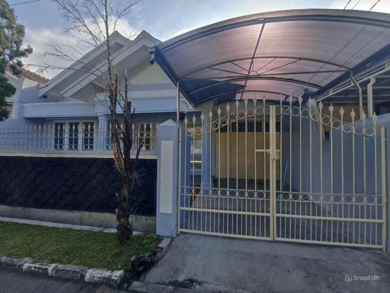 dijual rumah nirwana eksekutif