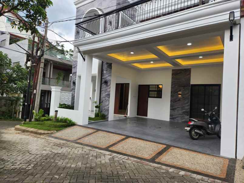 dijual rumah oma campus