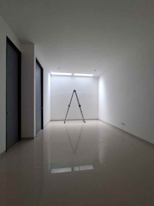 dijual rumah pakuwon city