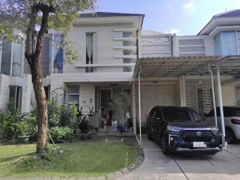 dijual rumah pakuwon city