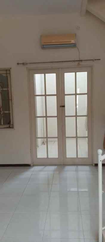 dijual rumah pakuwon city cluster taman